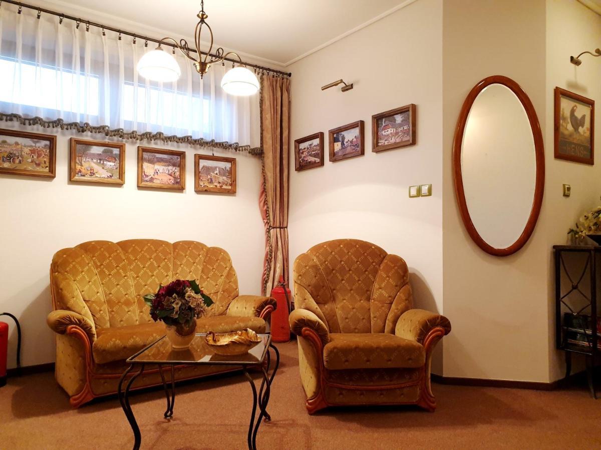 Penzion A Restauracia Toldi Галанта Экстерьер фото